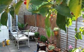 Cosy London Double Room Near Wimbledon